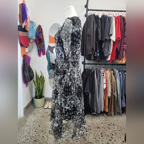 Massimo Dutti Elegant Black and White Silk Floral Dress - Picture 4 of 8